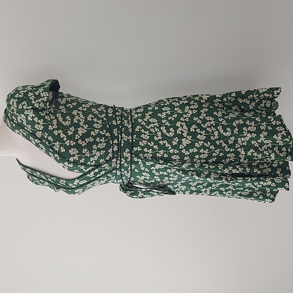 Urban Outfitters Kimchi Blue Rita Green Clover Floral Wrap Mini Dress XS (10) - Picture 4 of 15